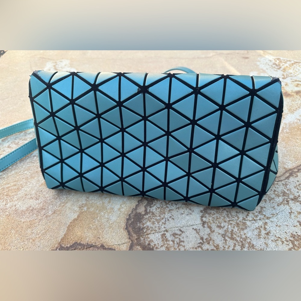 ISSEY MIYAKE Bao Bao✨Pyramid Crossbody Shoulder Bag ✨Matte Finish ✨Blue | Green - Picture 15 of 17